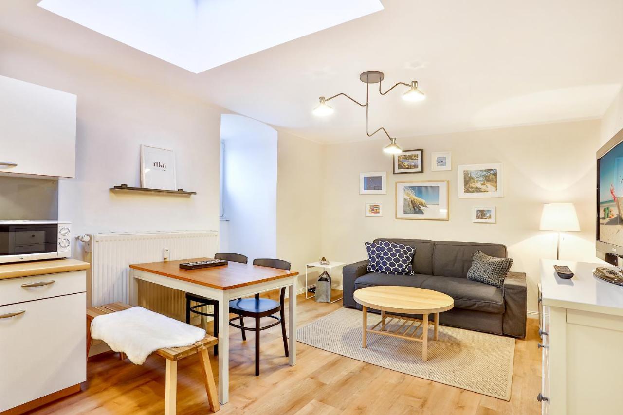 Apartments Am Bahnhof シュトラールズント エクステリア 写真