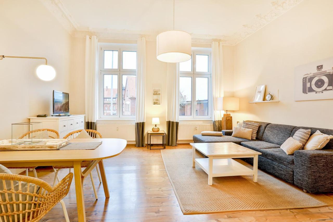Apartments Am Bahnhof シュトラールズント エクステリア 写真