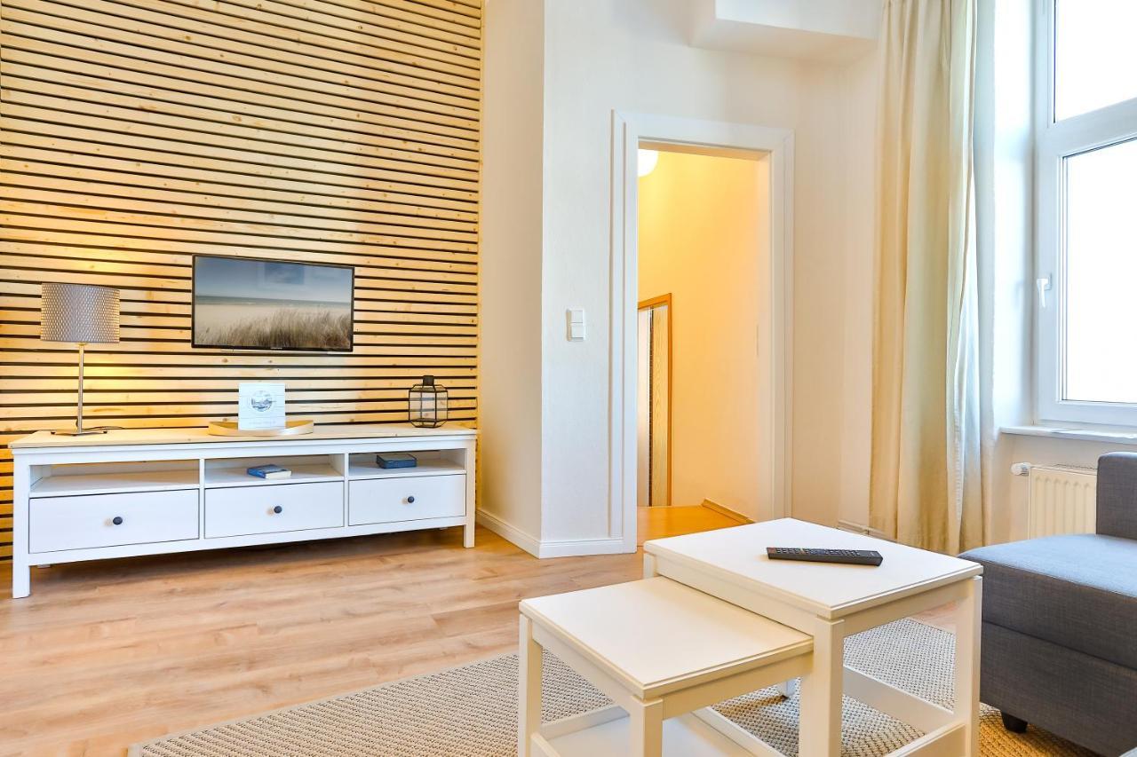 Apartments Am Bahnhof シュトラールズント エクステリア 写真