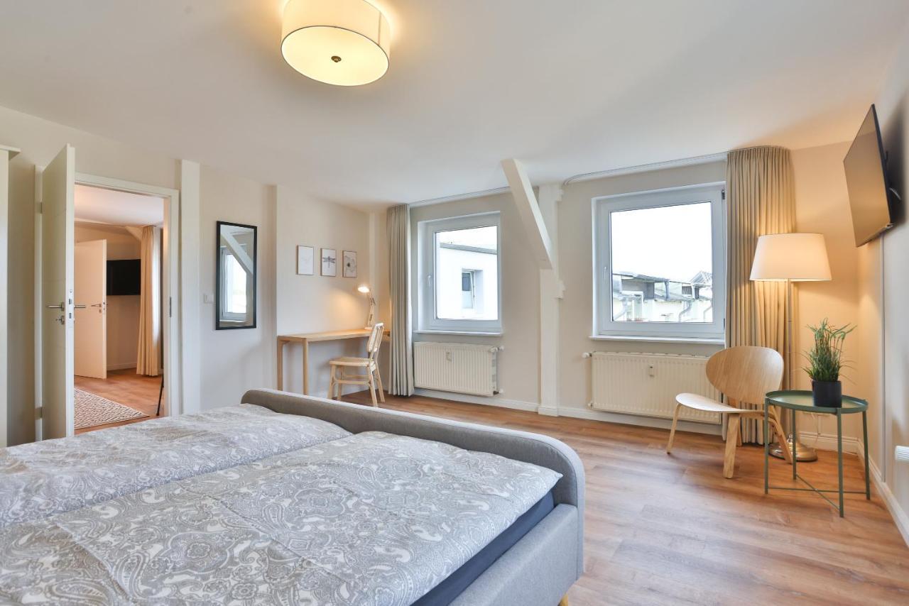 Apartments Am Bahnhof シュトラールズント エクステリア 写真