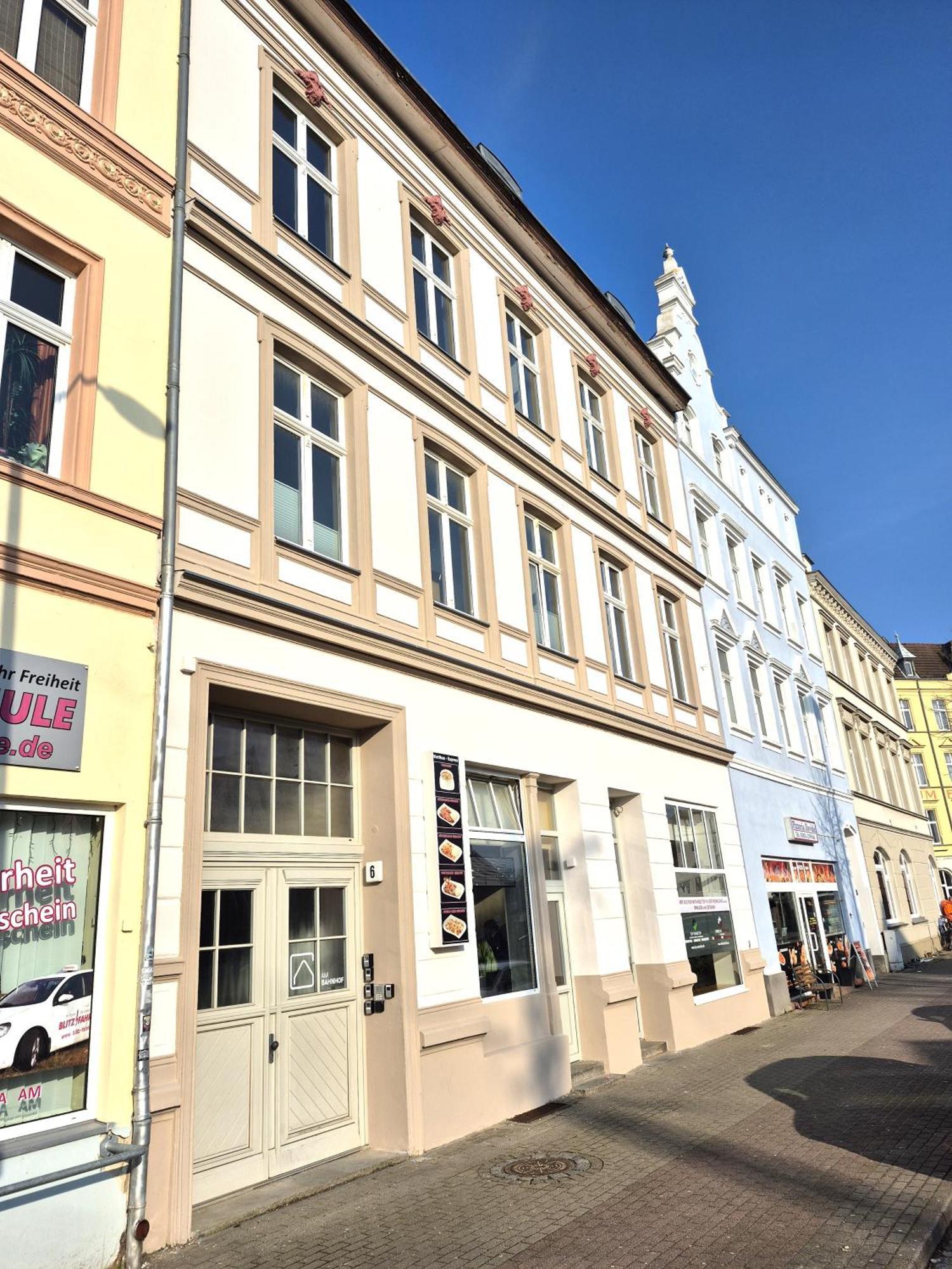 Apartments Am Bahnhof シュトラールズント エクステリア 写真