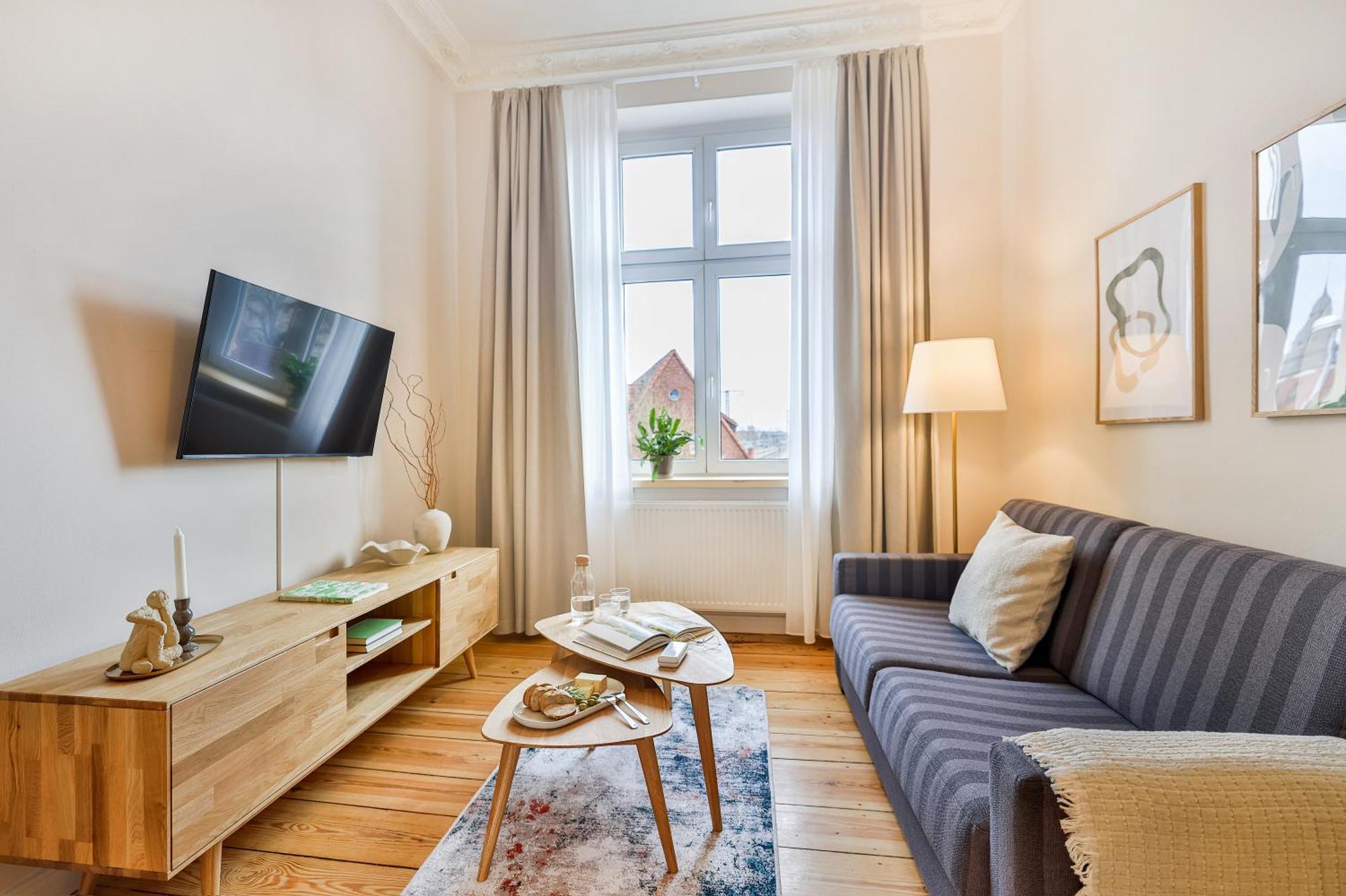 Apartments Am Bahnhof シュトラールズント エクステリア 写真